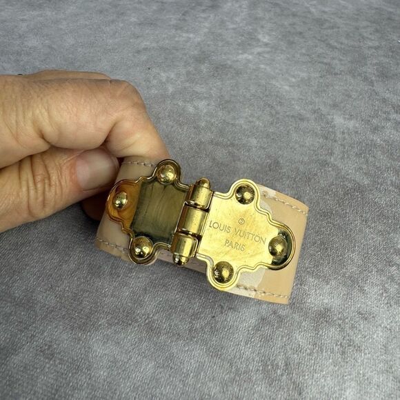 Louis Vuitton Save it Patent Leather Tan Bracelet - Picture 4 of 13